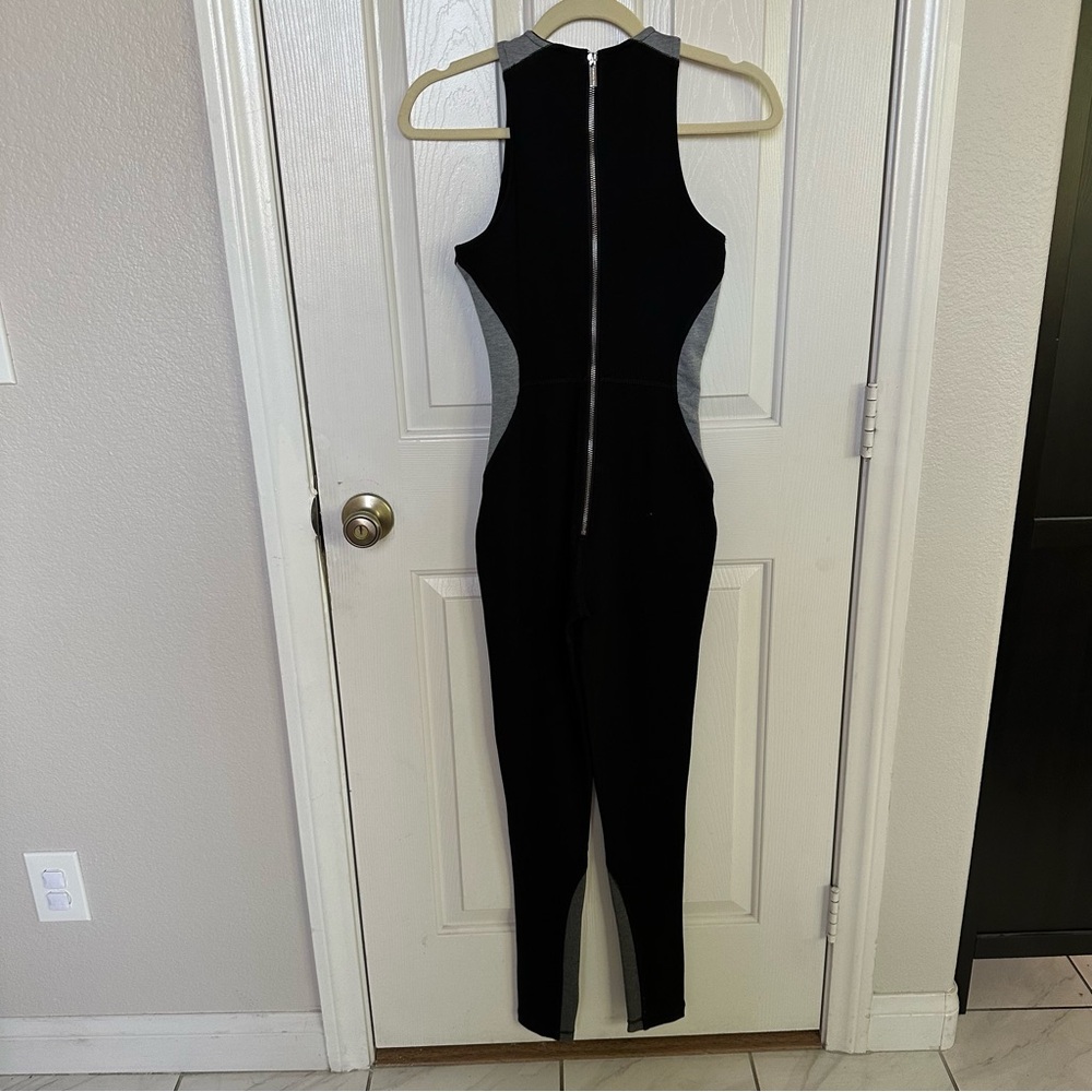 Black & Gray Sculpting Sleeveless Jumpsuit - Picture 5 of 9
